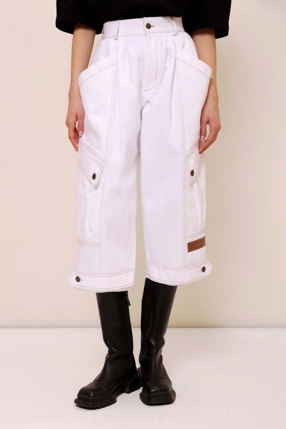 WHITE COTTON CARGO BERMUDA PANTS SIDE VIEW WITH POCKET DETAIL
