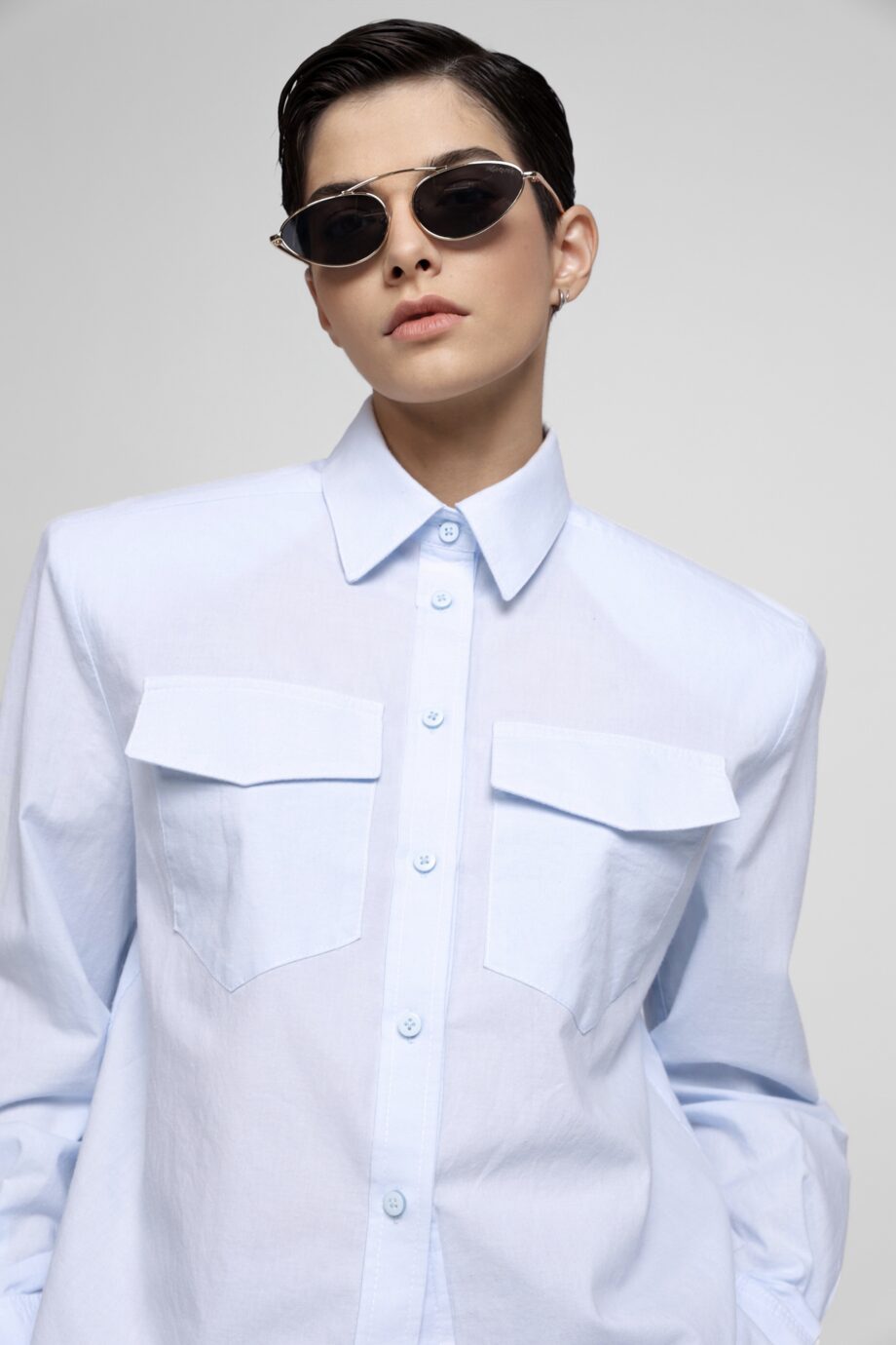 Baby blue structured cotton shirt with flap pockets by SoprattuttoLei