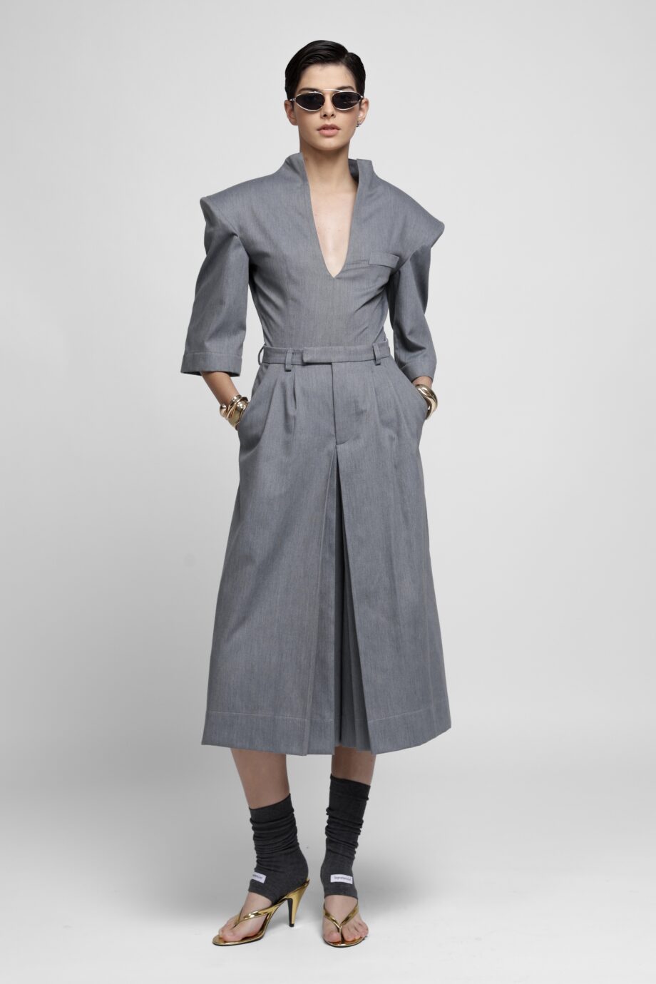 Grey fine wool two-piece set with structured V-neck top and pleated culottes