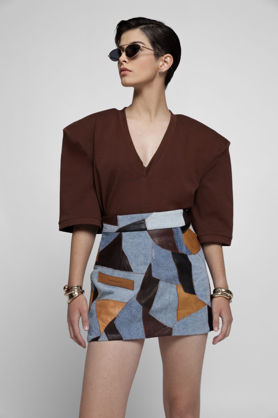 Chocolate brown cotton V-neck top with structured oversized shoulders by SoprattuttoLei